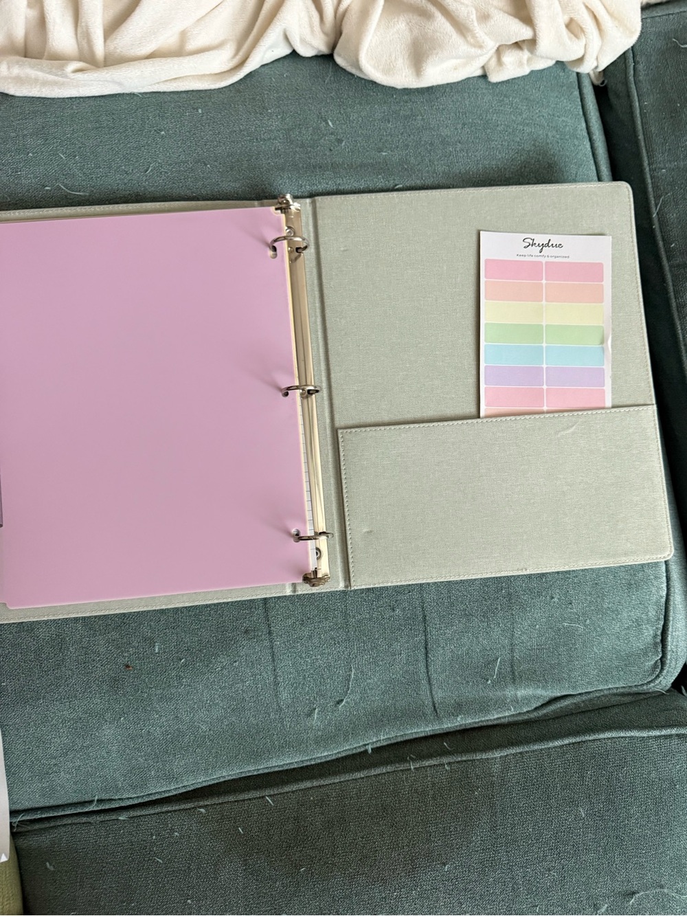 Floral Clipboard Portfolio in Light Sage - binder like new/new - Picture 3 of 4